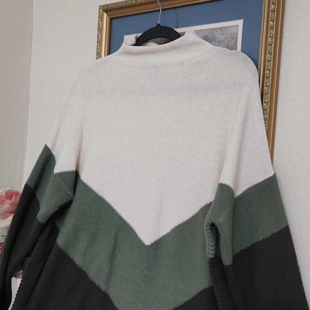 Elegant Color block green cream & brown sweater Career Contemporary Minimalist - Picture 3 of 11